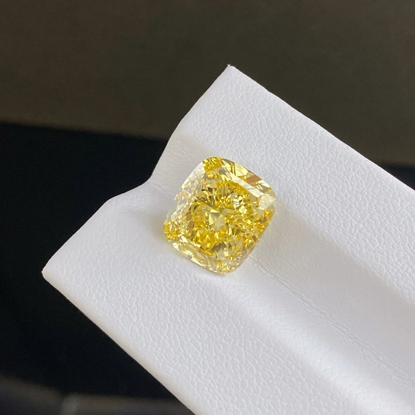 9.06 carat Fancy Vivid Yellow lab grown diamond cushion cut – IGI certified VS1