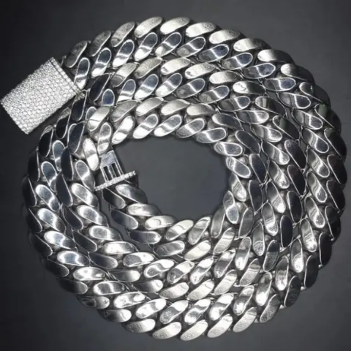 VVS Moissanite Miami Cuban Link Chain 18mm S925 Silver - Full view coiled