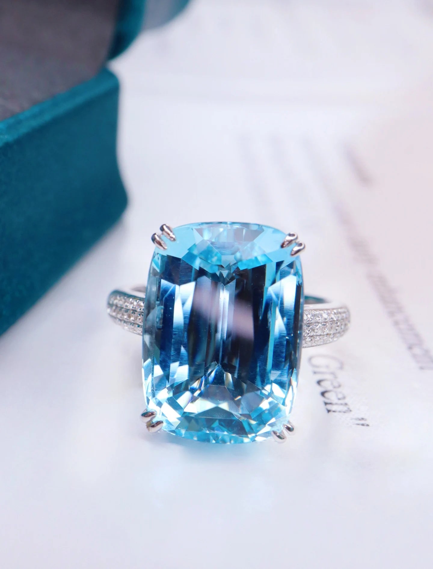 2026 G18K Gold 10.39ct Natural Blue Aquamarine and Diamonds Rings