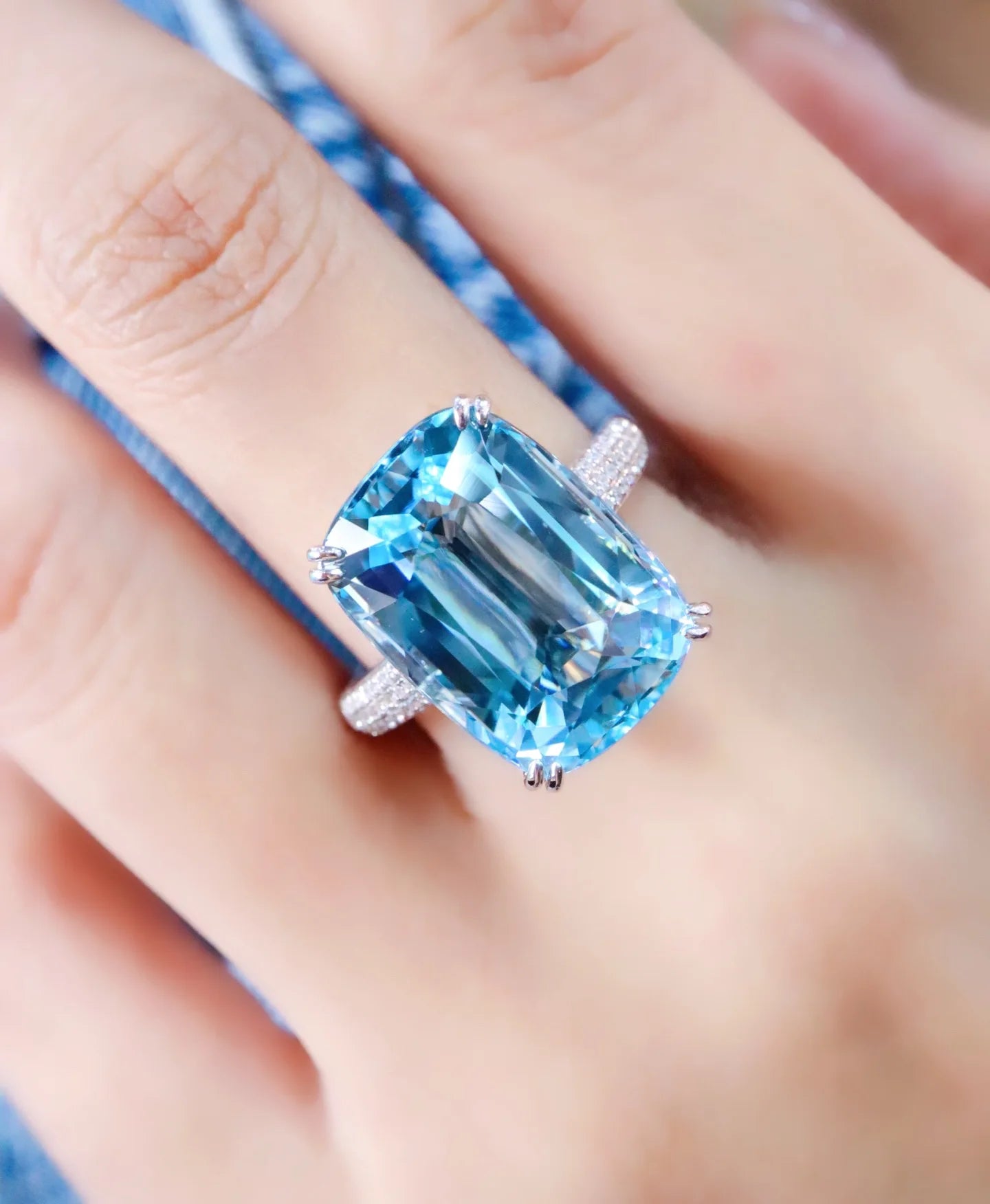 2026 G18K Gold 10.39ct Natural Blue Aquamarine and Diamonds Rings