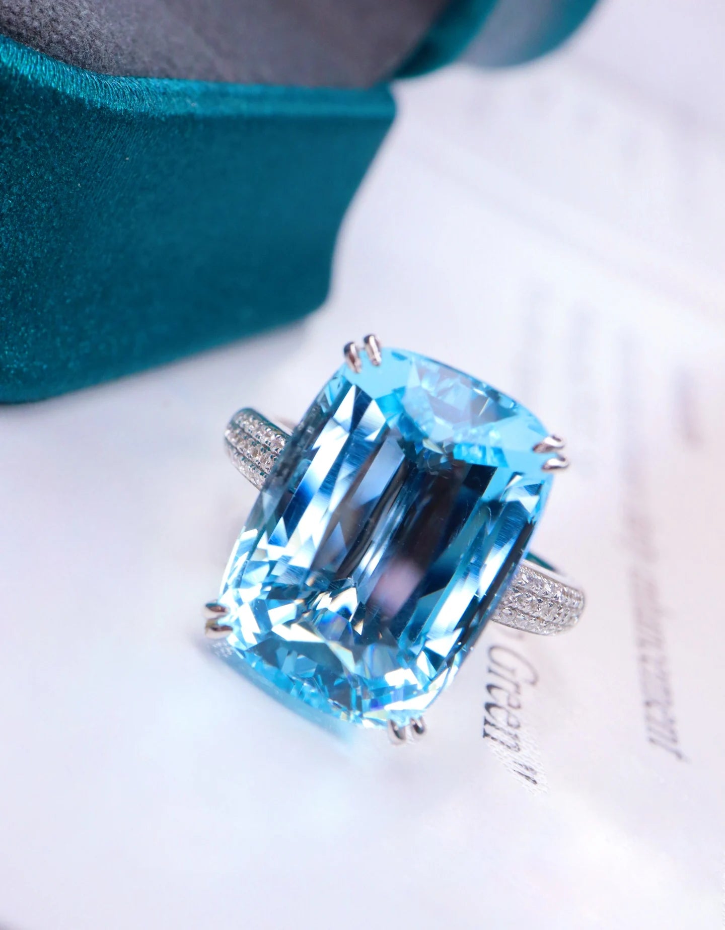 2026 G18K Gold 10.39ct Natural Blue Aquamarine and Diamonds Rings