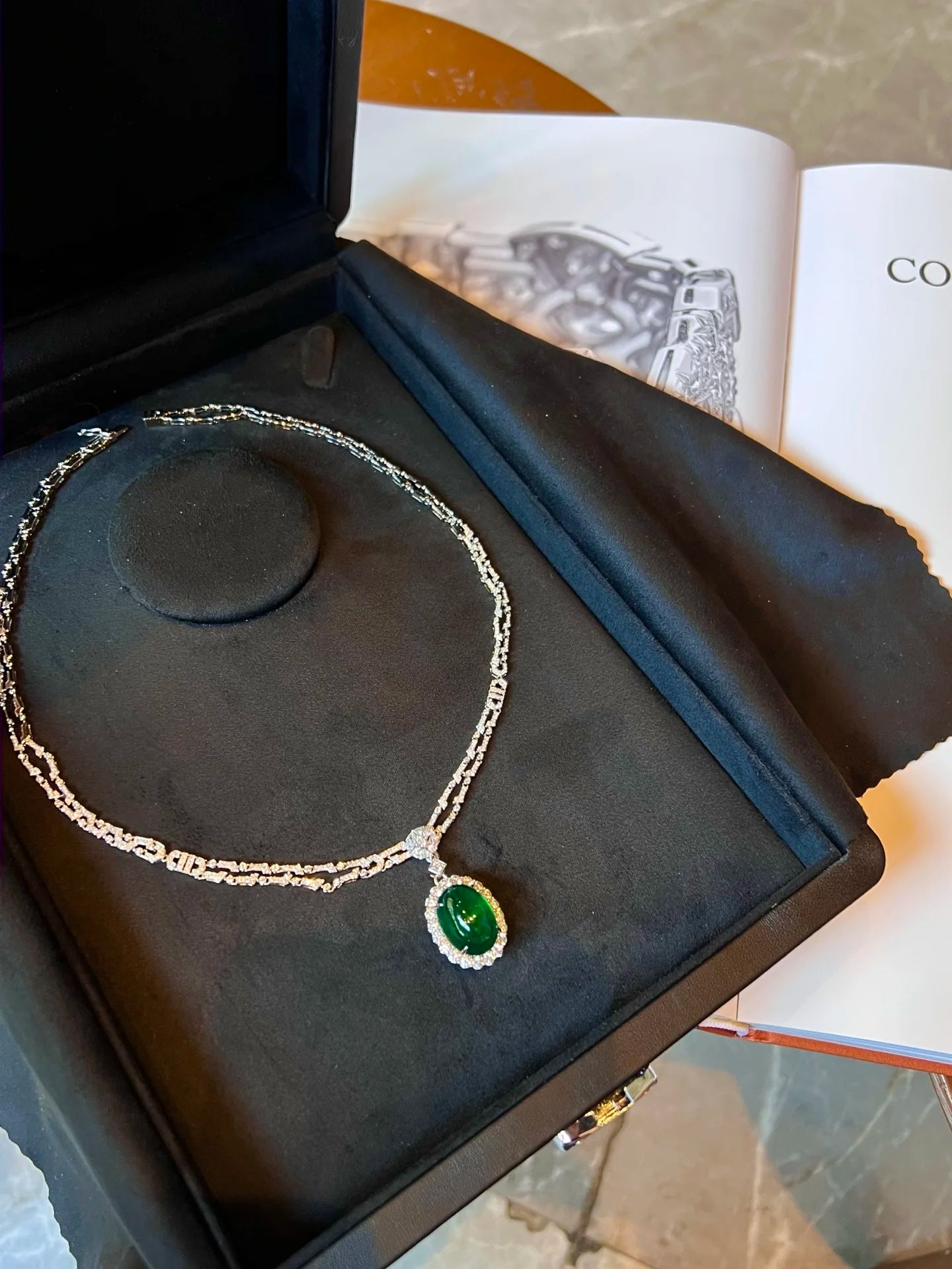 G18K White Gold 15.72ct Natural Green Emerald Necklace